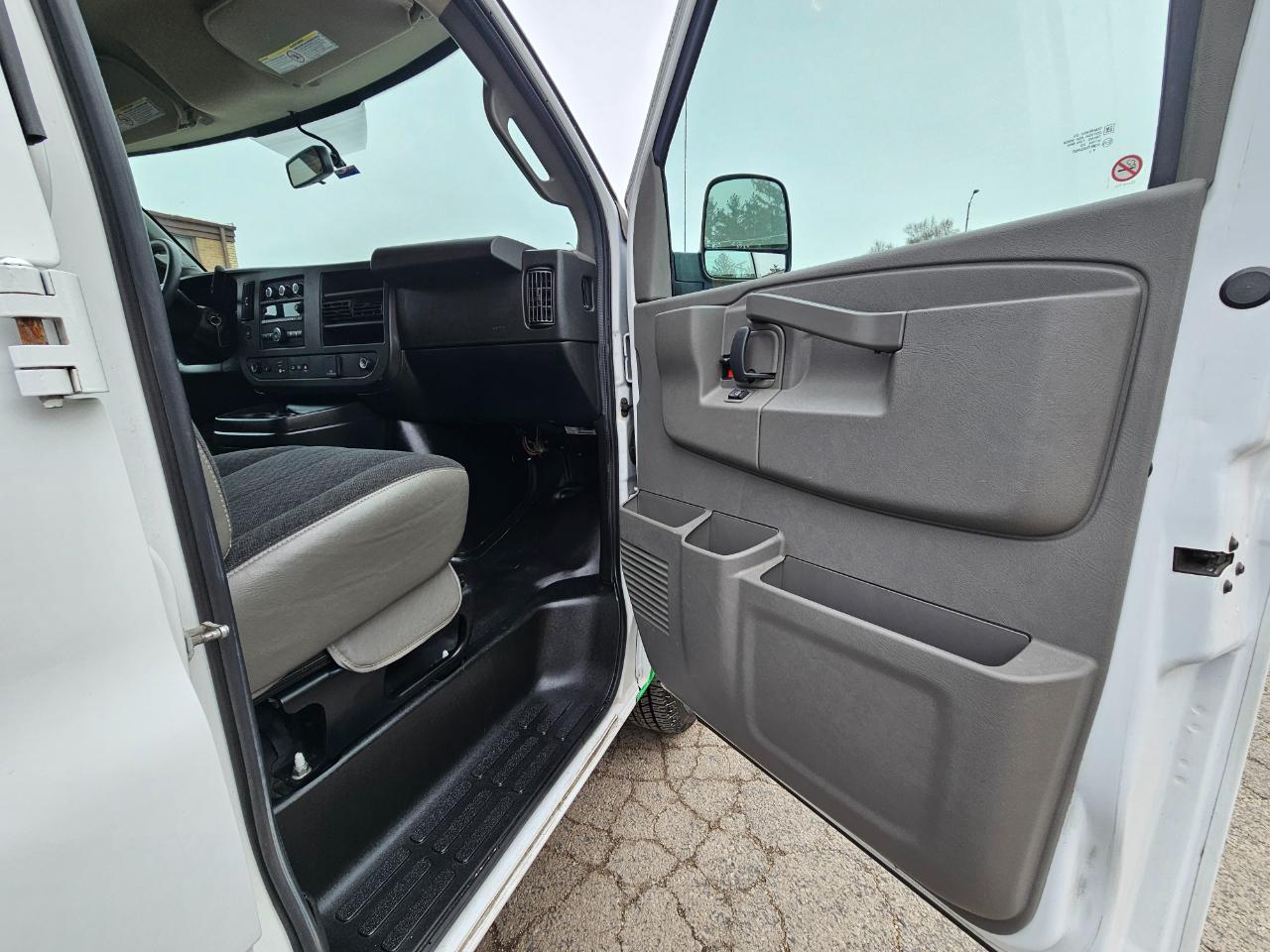 GMC Savana Cargo Van RWD 2500 135" 2020