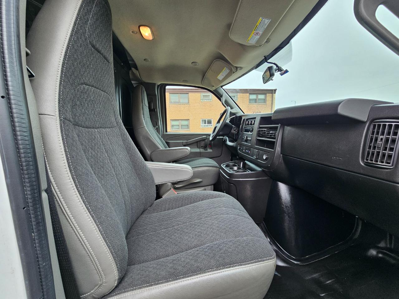 GMC Savana Cargo Van RWD 2500 135" 2020