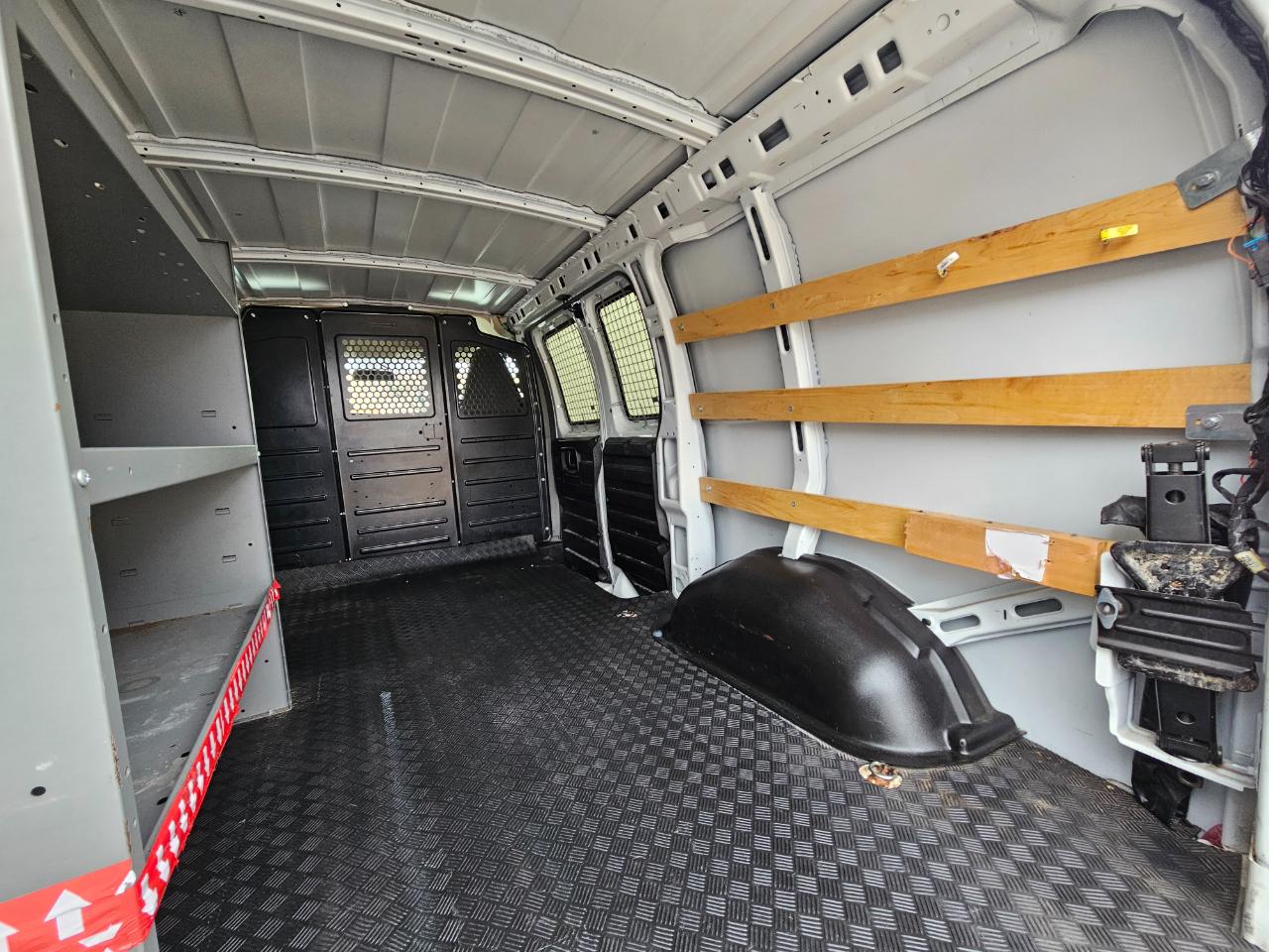 GMC Savana Cargo Van RWD 2500 135" 2020