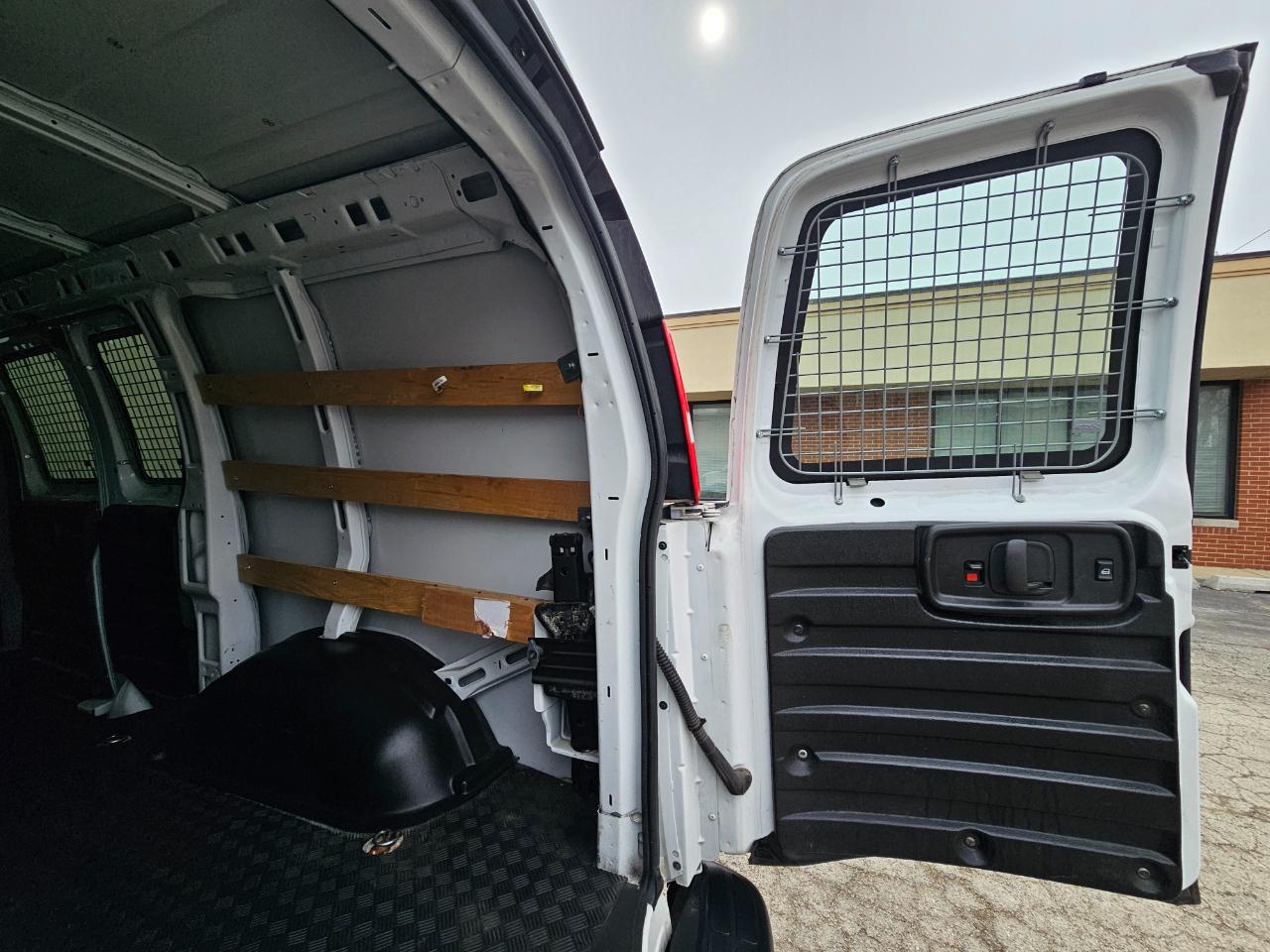 GMC Savana Cargo Van RWD 2500 135" 2020