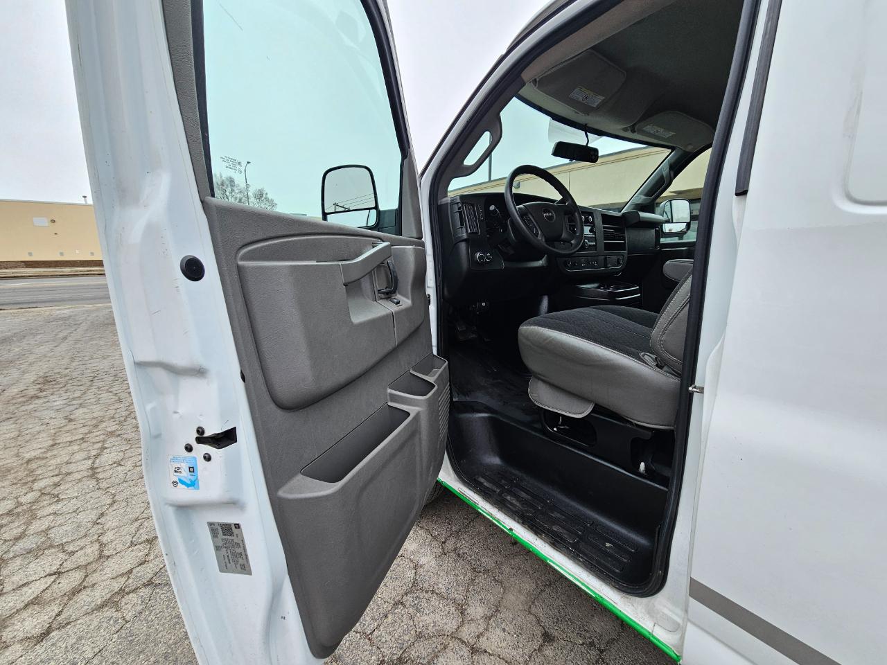 GMC Savana Cargo Van RWD 2500 135" 2020