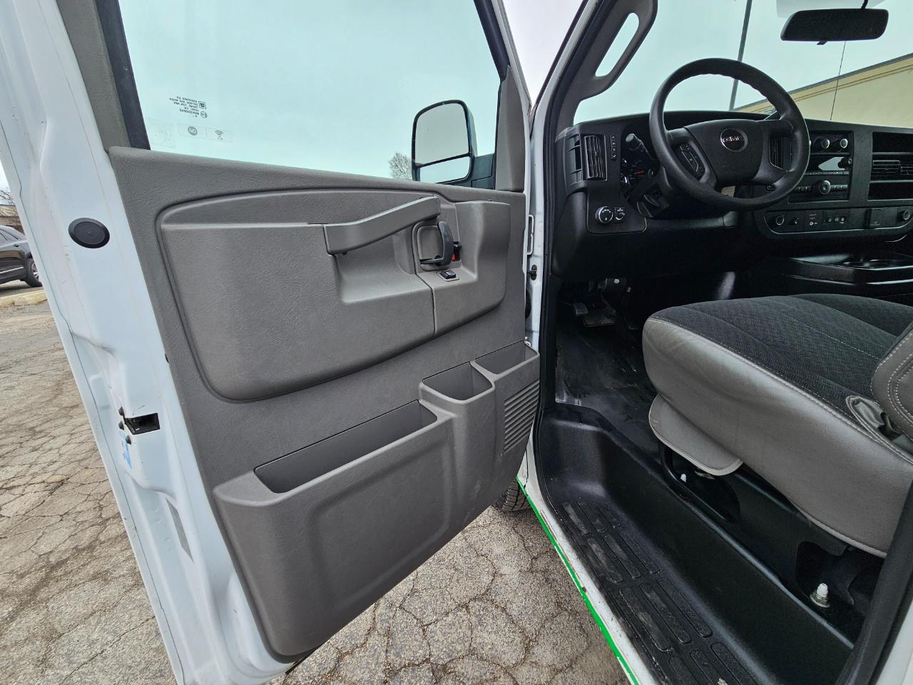 GMC Savana Cargo Van RWD 2500 135" 2020