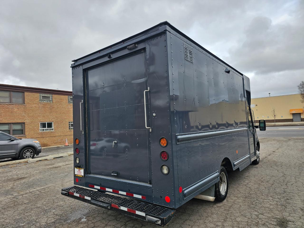 Ford Transit Cutaway T-350 RWD DRW 138" WB 9950 GVWR 2021