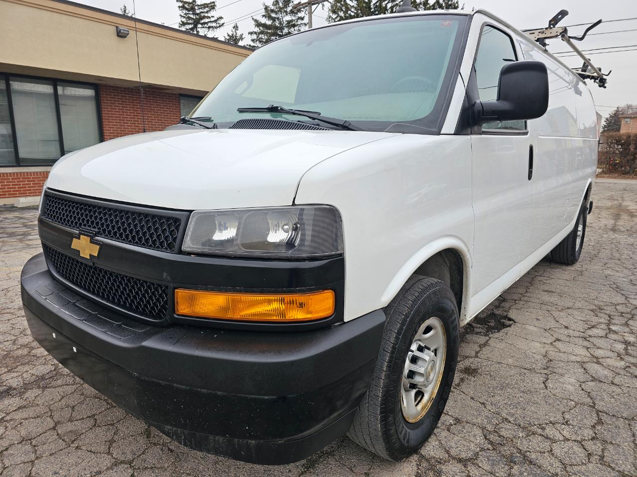 Chevrolet Express Passenger RWD 3500 155" LS 2020