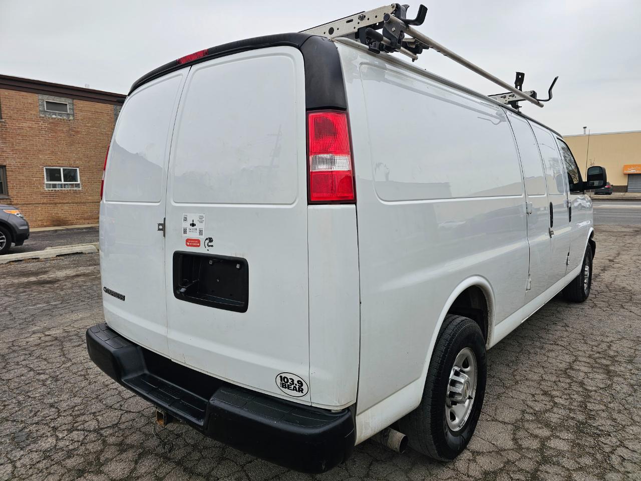 Chevrolet Express Passenger RWD 3500 155" LS 2020