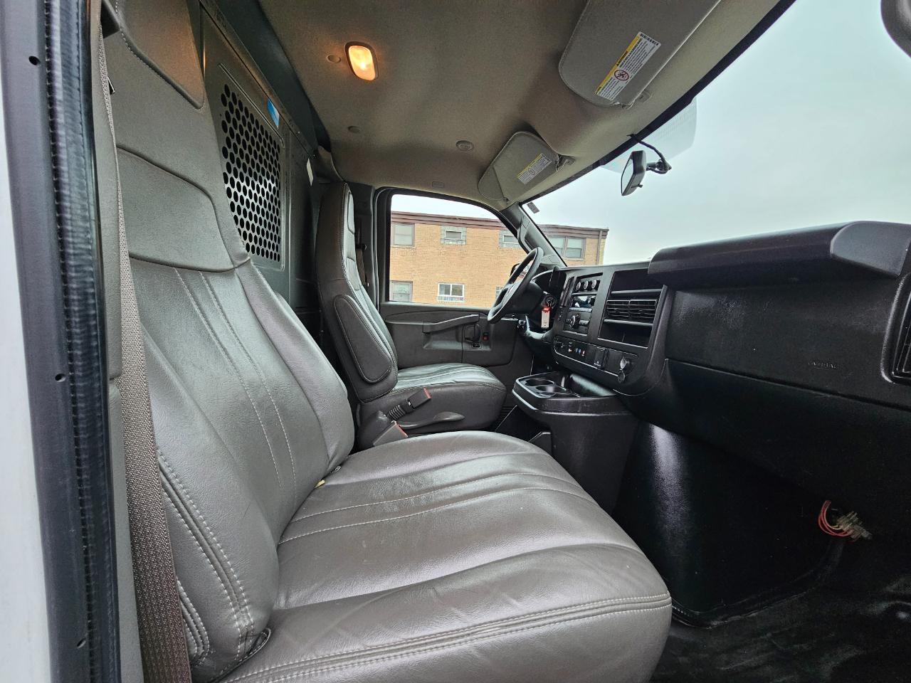 Chevrolet Express Passenger RWD 3500 155" LS 2020