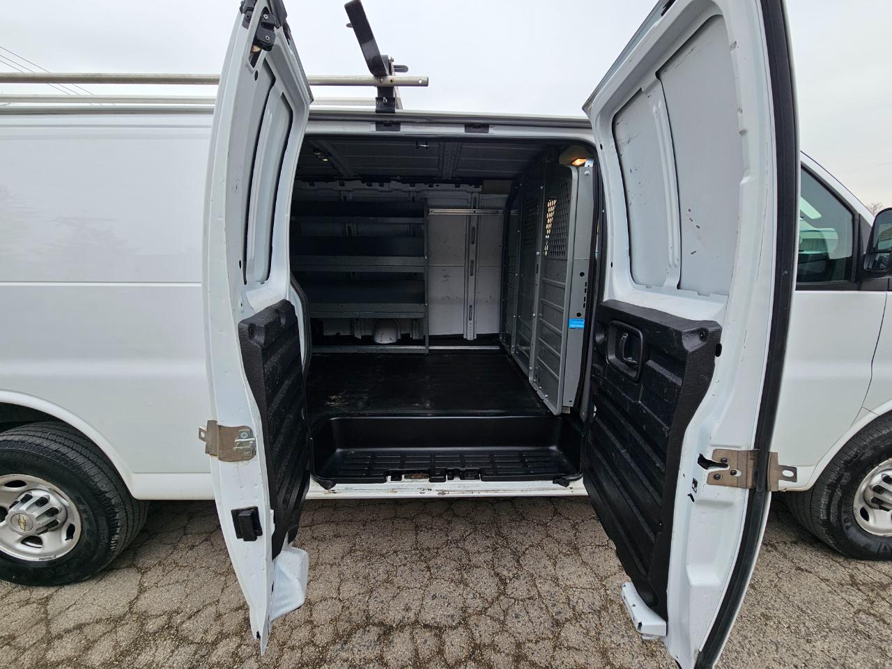 Chevrolet Express Passenger RWD 3500 155" LS 2020