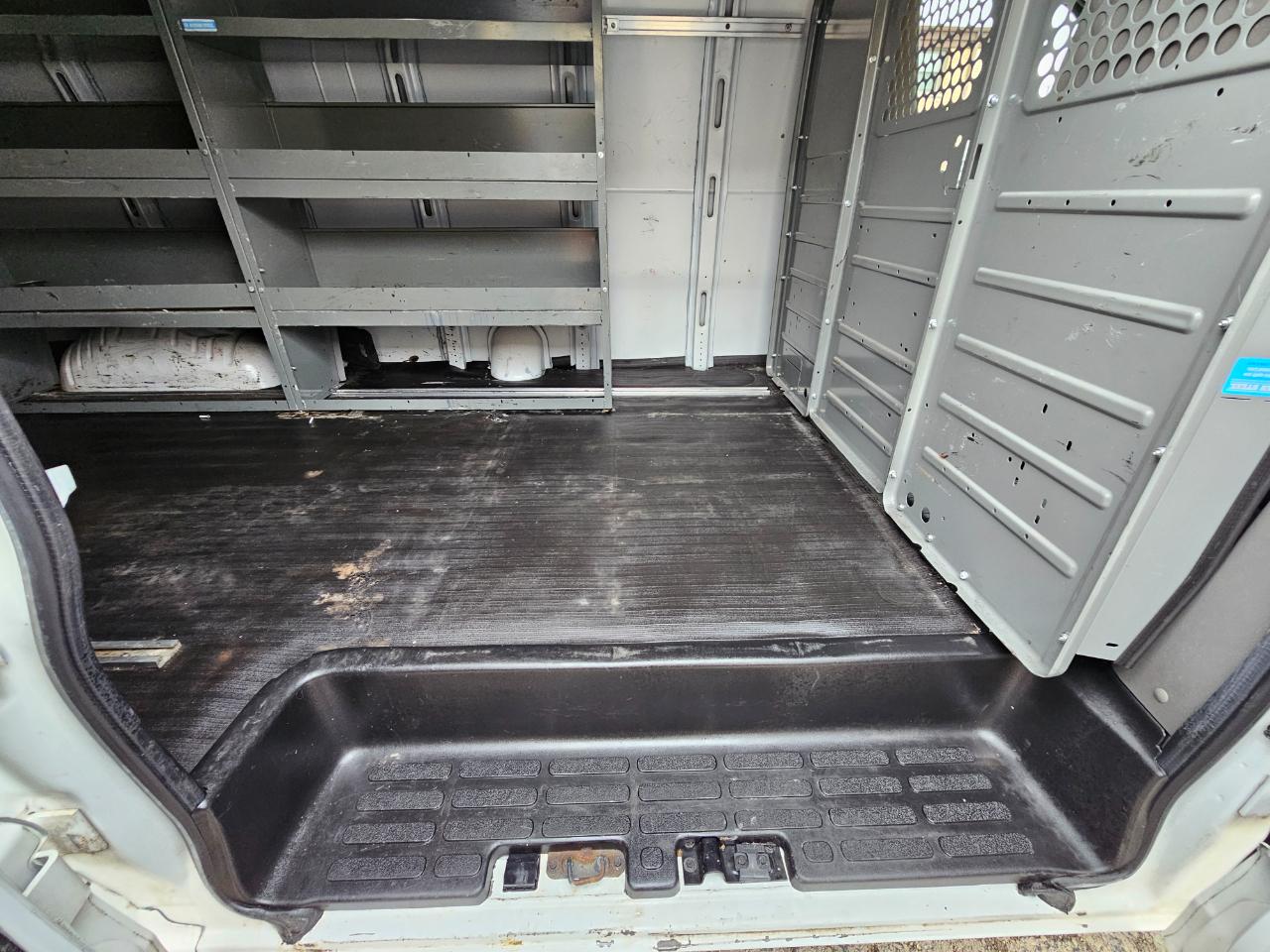 Chevrolet Express Passenger RWD 3500 155" LS 2020