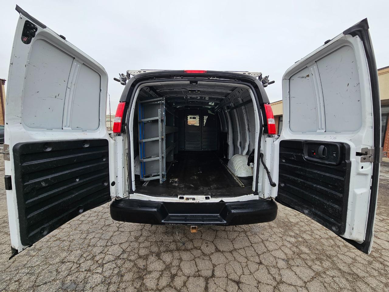 Chevrolet Express Passenger RWD 3500 155" LS 2020