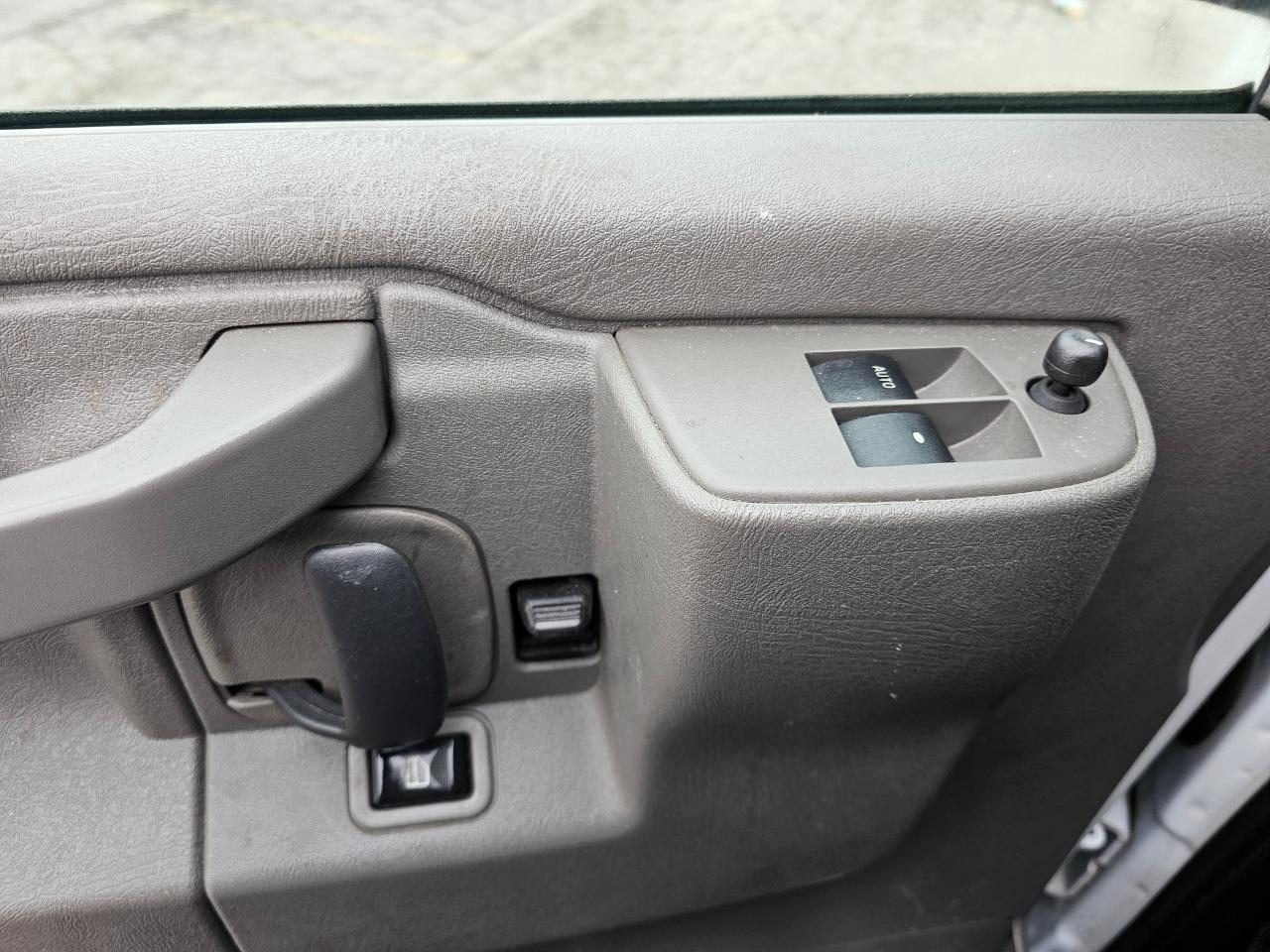 Chevrolet Express Passenger RWD 3500 155" LS 2020