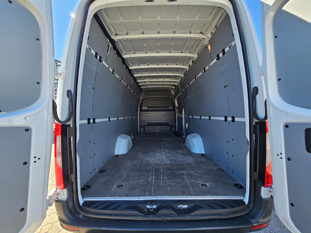 Mercedes-Benz Sprinter Cargo Van 2500 High Roof I4 Diesel 170" Extended RWD 2024