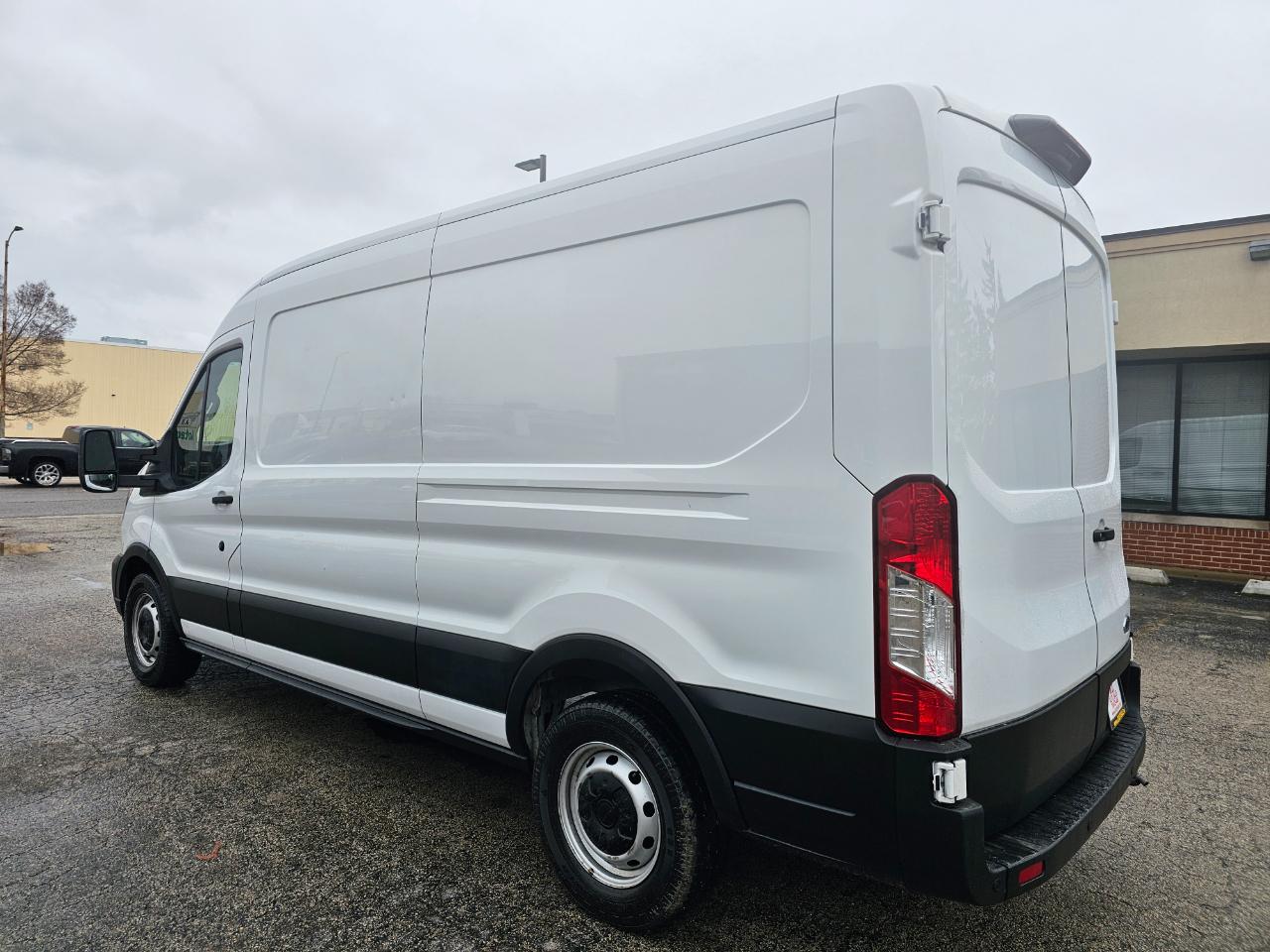 Ford Transit Cargo Van T-350 148" Med Rf 9500 GVWR RWD 2022
