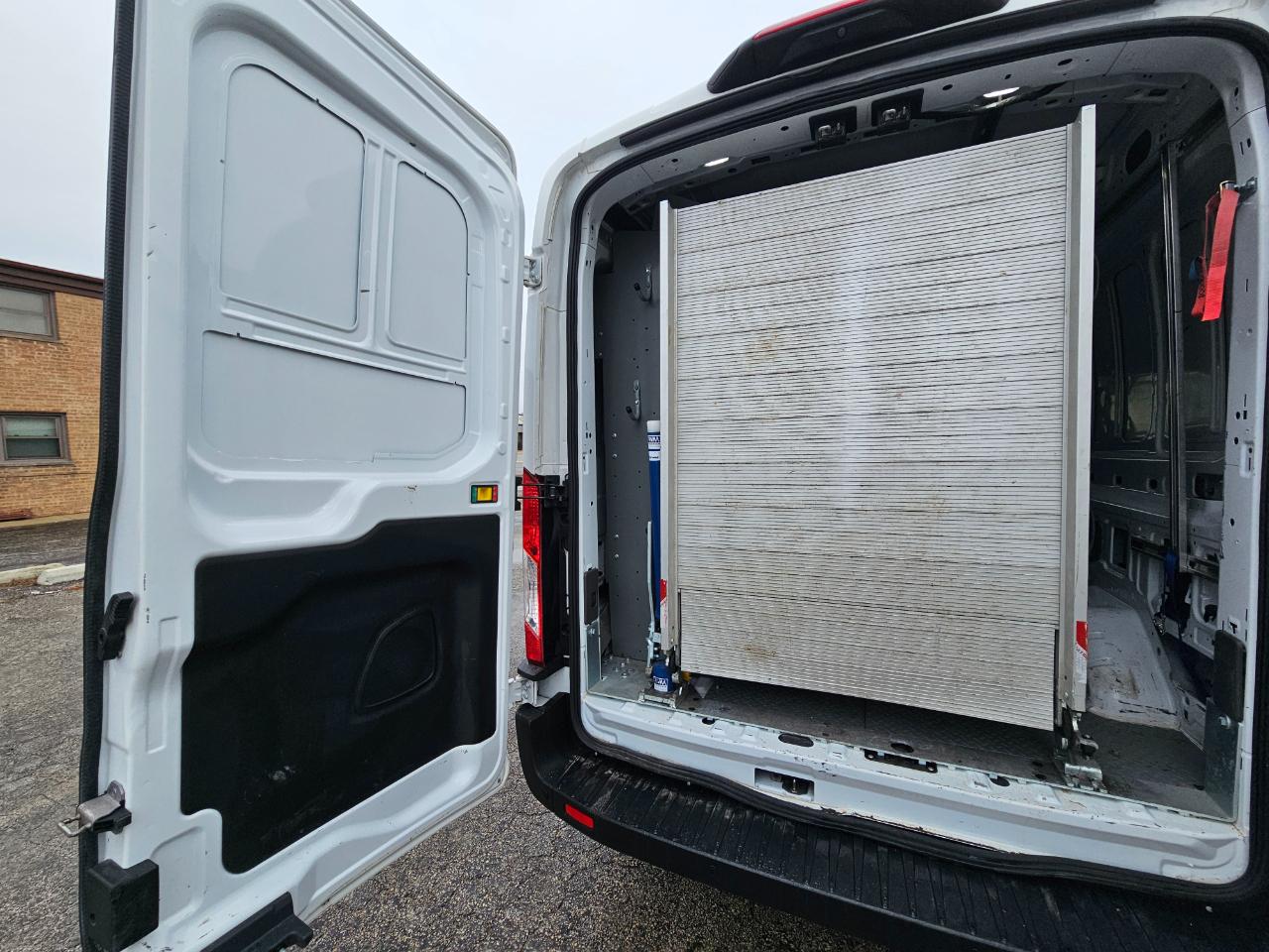 Ford Transit Cargo Van T-350 148" Med Rf 9500 GVWR RWD 2022