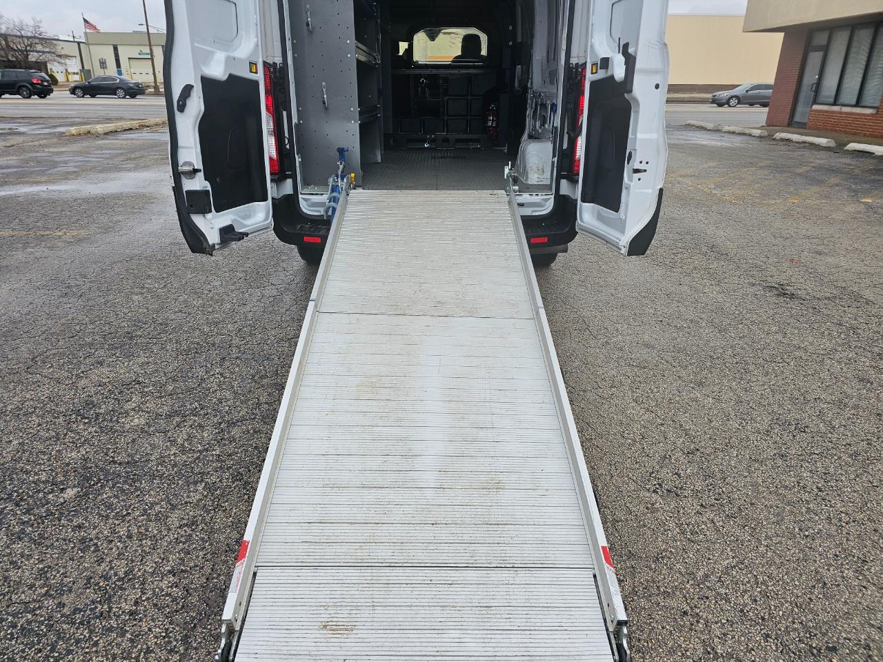 Ford Transit Cargo Van T-350 148" Med Rf 9500 GVWR RWD 2022