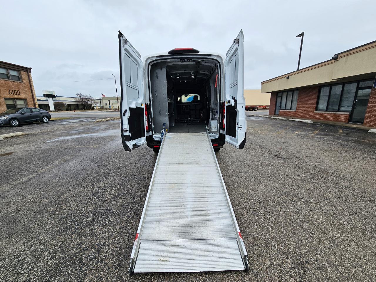 Ford Transit Cargo Van T-350 148" Med Rf 9500 GVWR RWD 2022