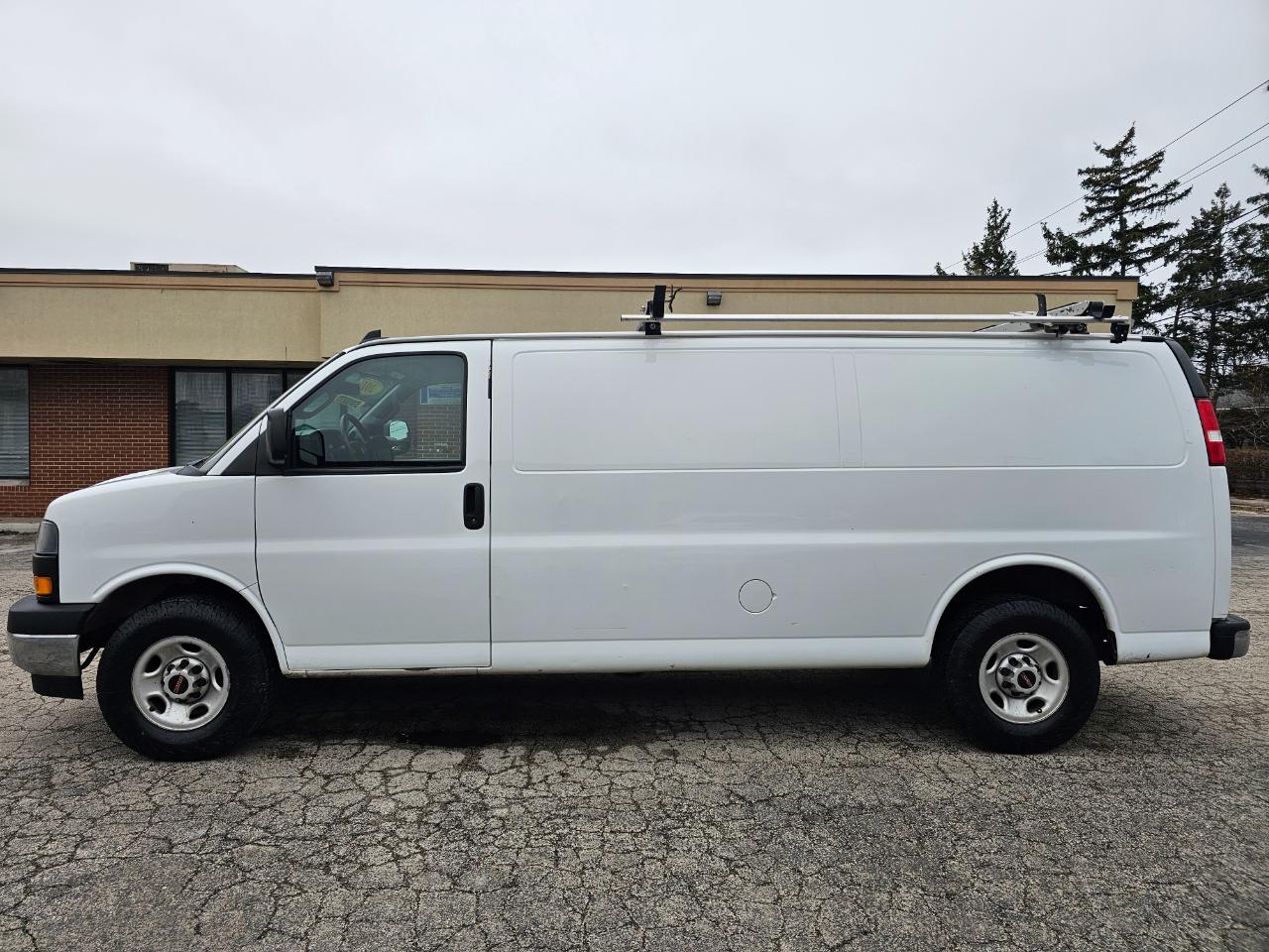GMC Savana Cargo Van RWD 2500 155" 2019