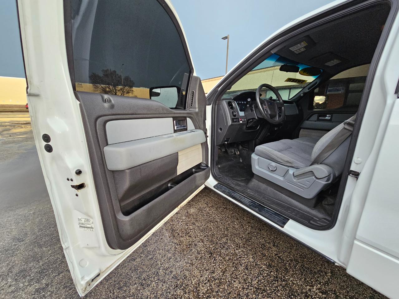 Ford F-150 2WD Reg Cab 126" STX 2014