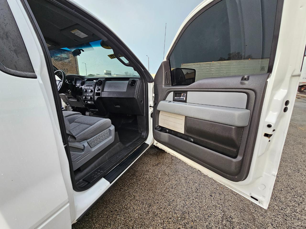 Ford F-150 2WD Reg Cab 126" STX 2014