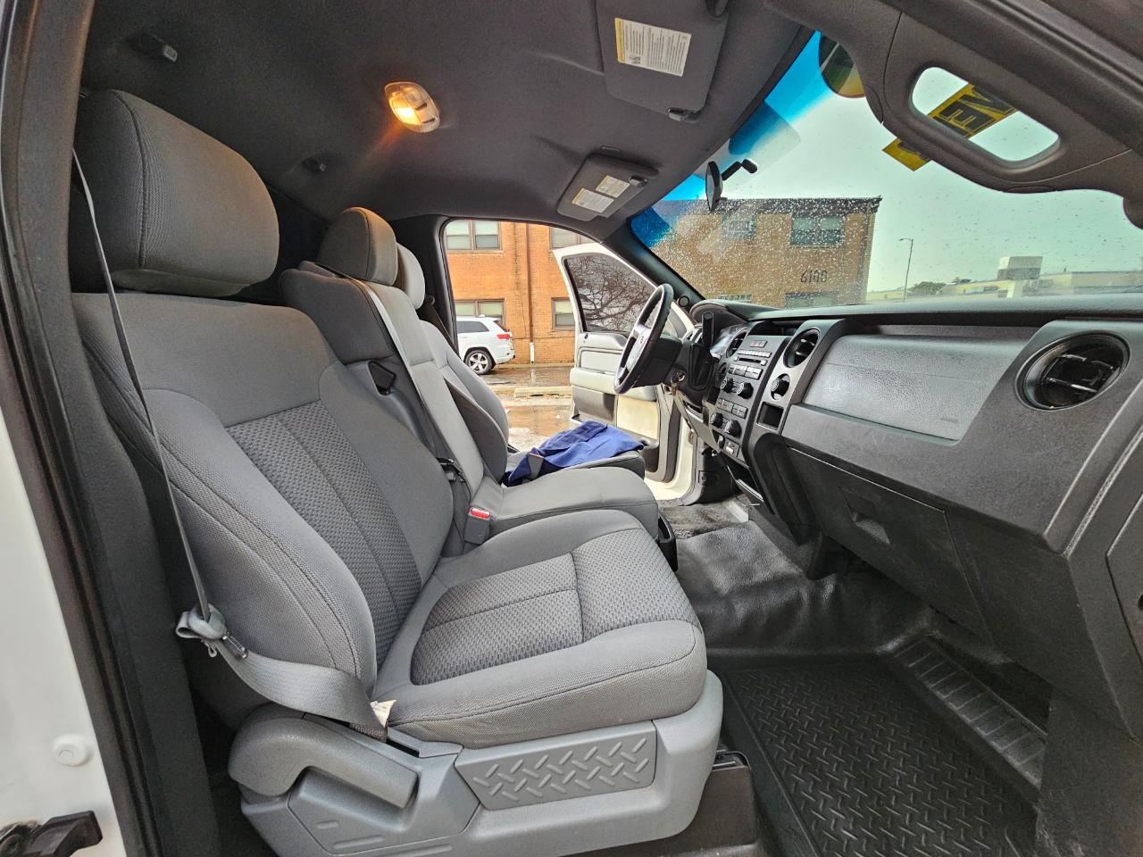 Ford F-150 2WD Reg Cab 126" STX 2014