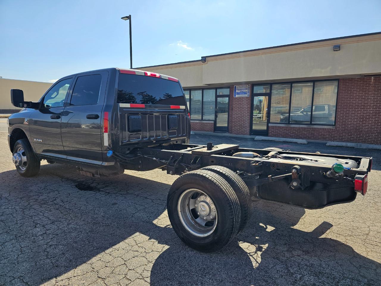 RAM 3500 Chassis Cab Tradesman 2WD Crew Cab 60" CA 172.4" WB 2022