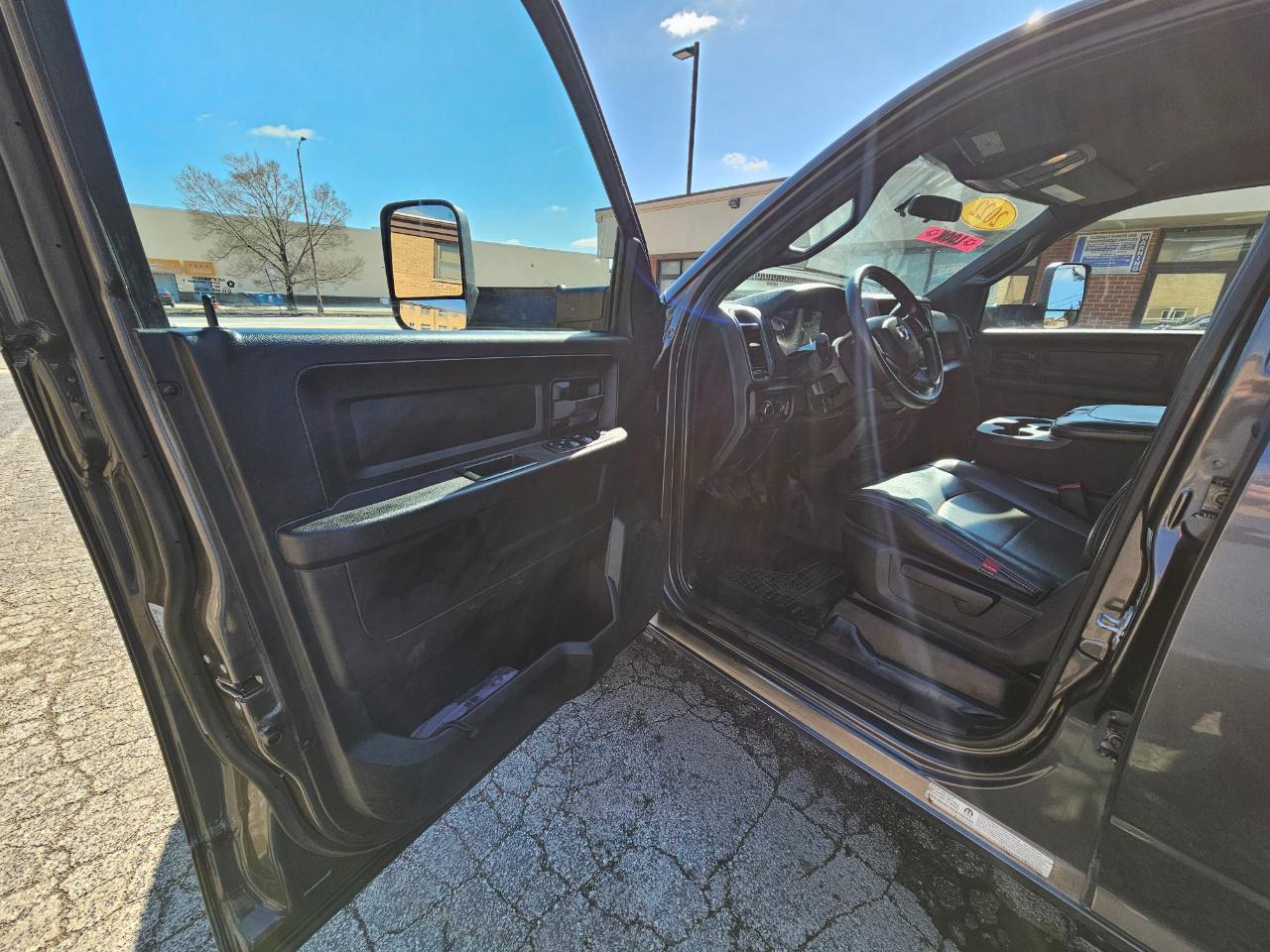 RAM 3500 Chassis Cab Tradesman 2WD Crew Cab 60" CA 172.4" WB 2022