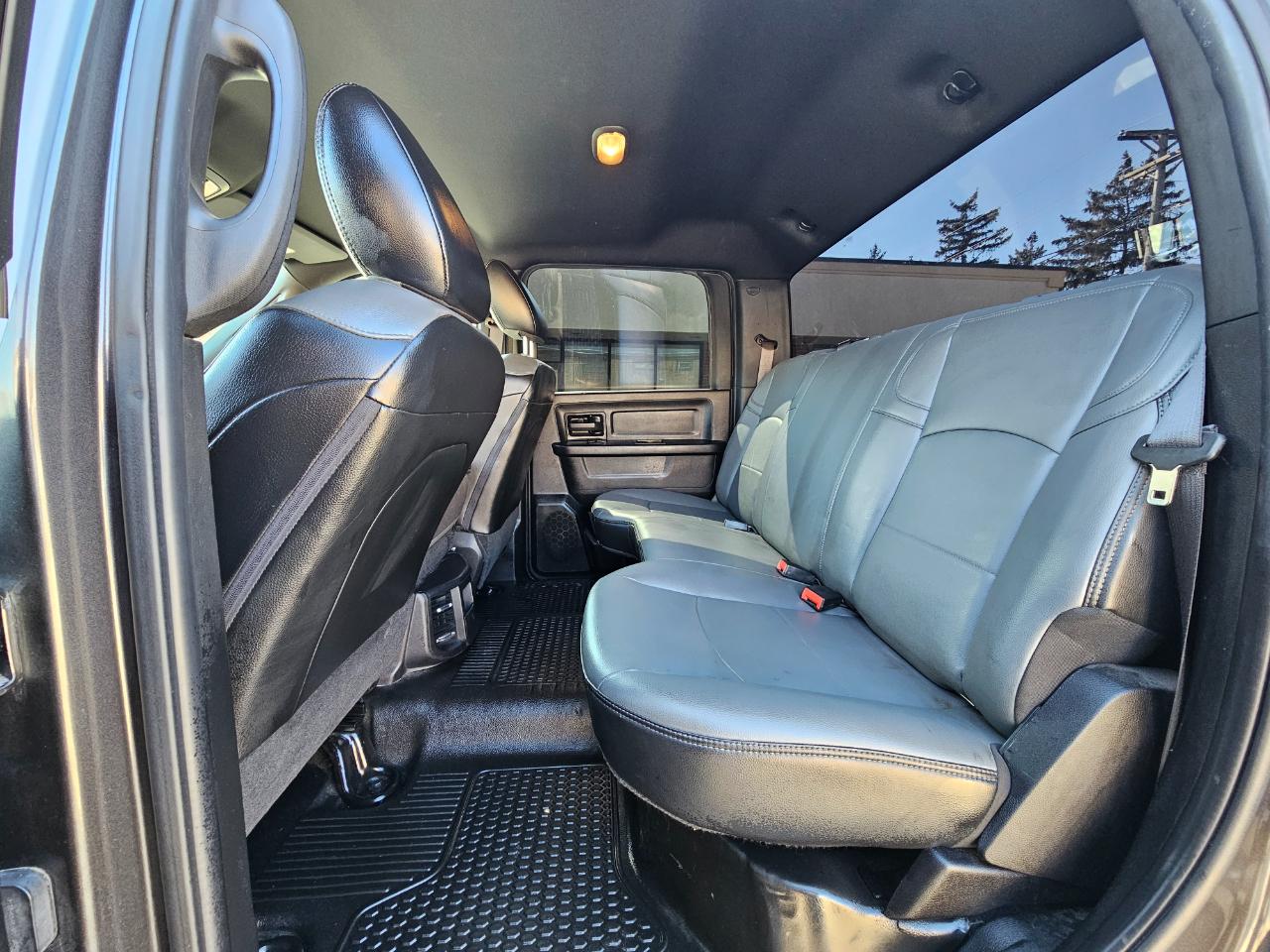 RAM 3500 Chassis Cab Tradesman 2WD Crew Cab 60" CA 172.4" WB 2022