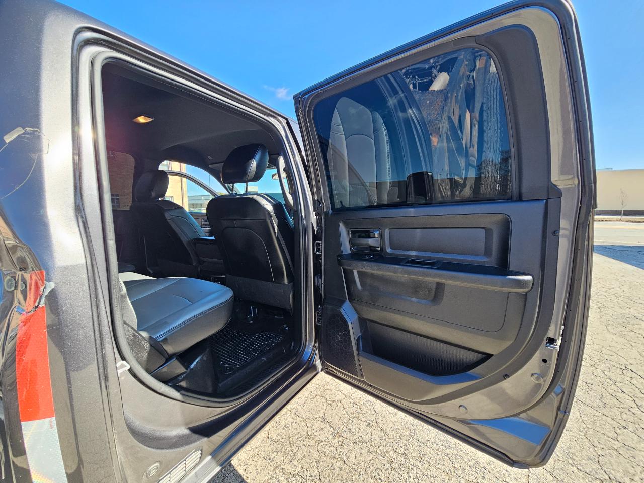 RAM 3500 Chassis Cab Tradesman 2WD Crew Cab 60" CA 172.4" WB 2022