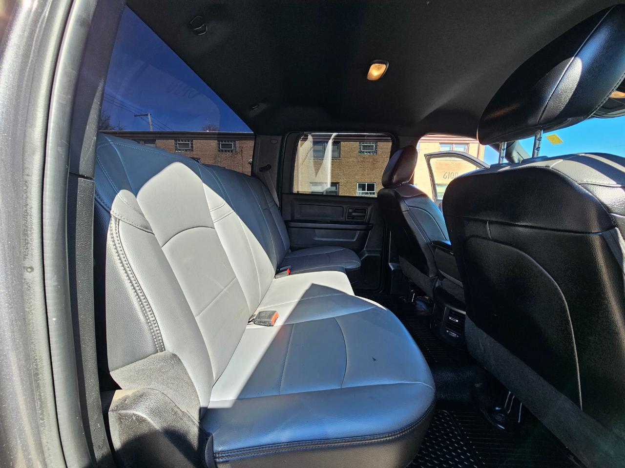 RAM 3500 Chassis Cab Tradesman 2WD Crew Cab 60" CA 172.4" WB 2022