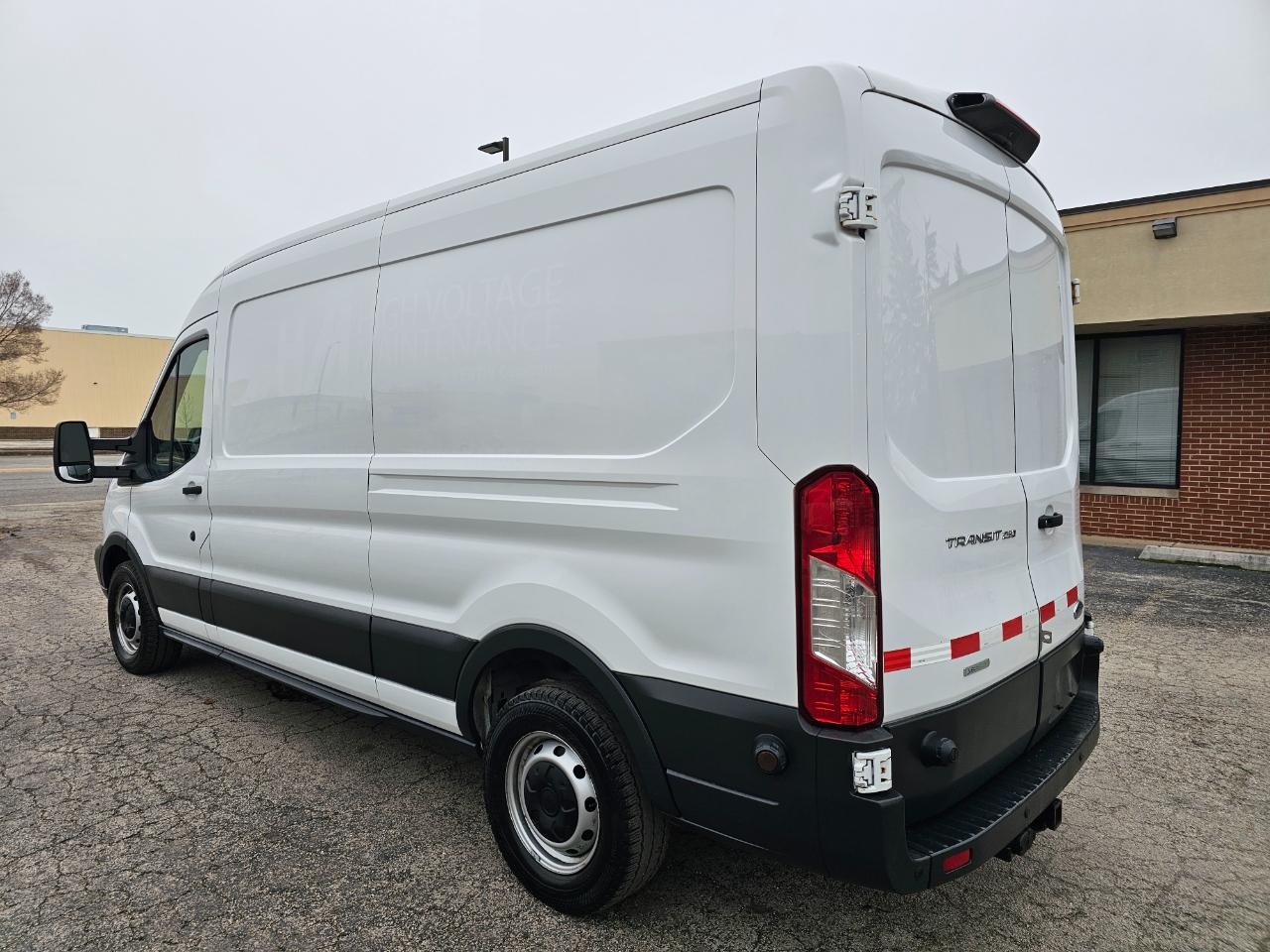 Ford Transit Van T-250 148" Med Rf 9000 GVWR Sliding RH Dr 2018