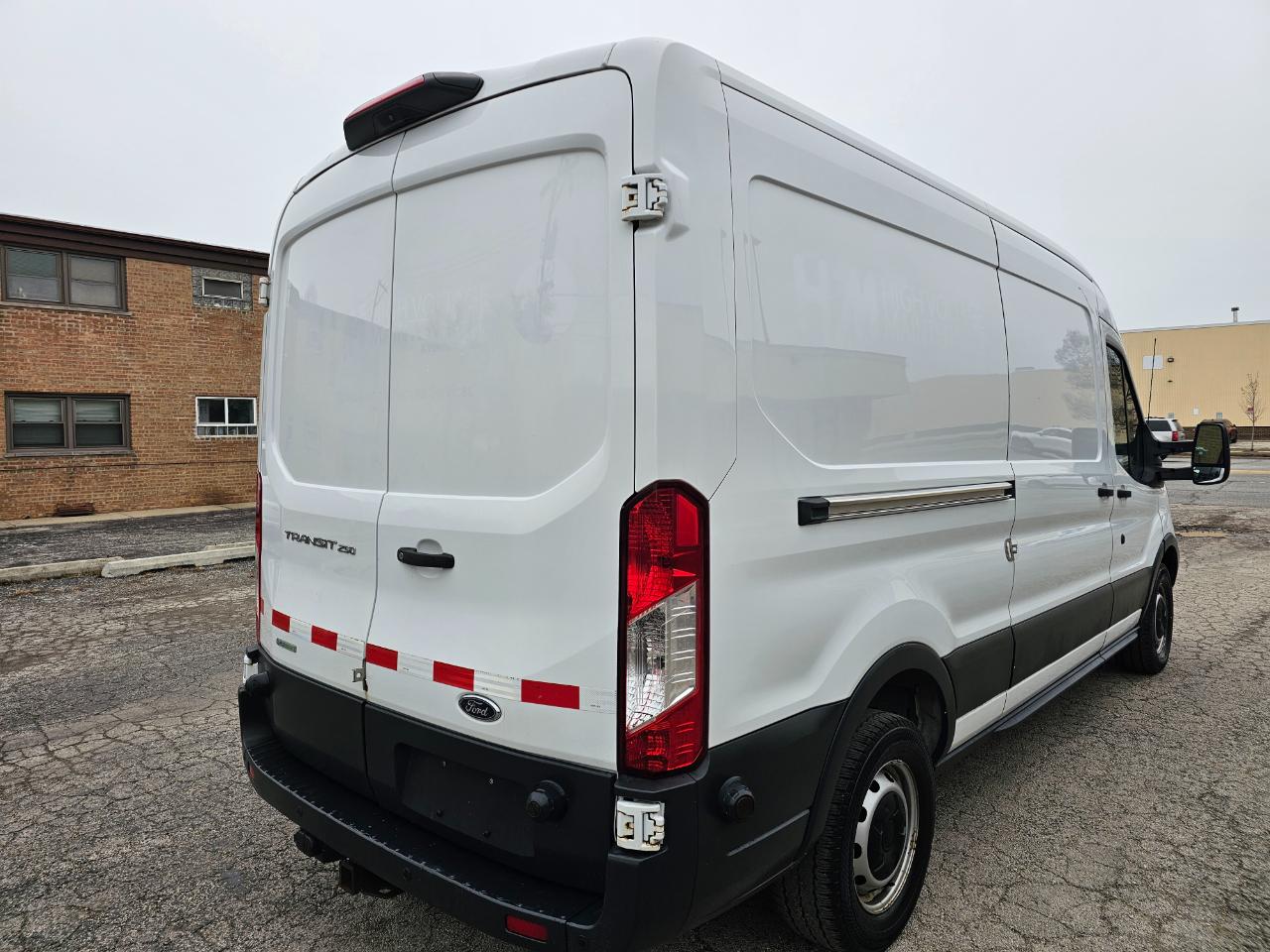 Ford Transit Van T-250 148" Med Rf 9000 GVWR Sliding RH Dr 2018