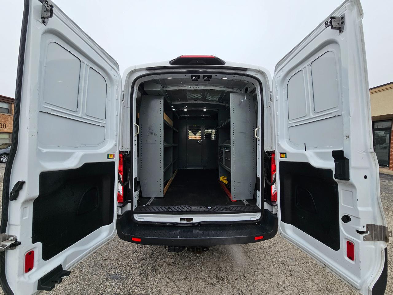 Ford Transit Van T-250 148" Med Rf 9000 GVWR Sliding RH Dr 2018