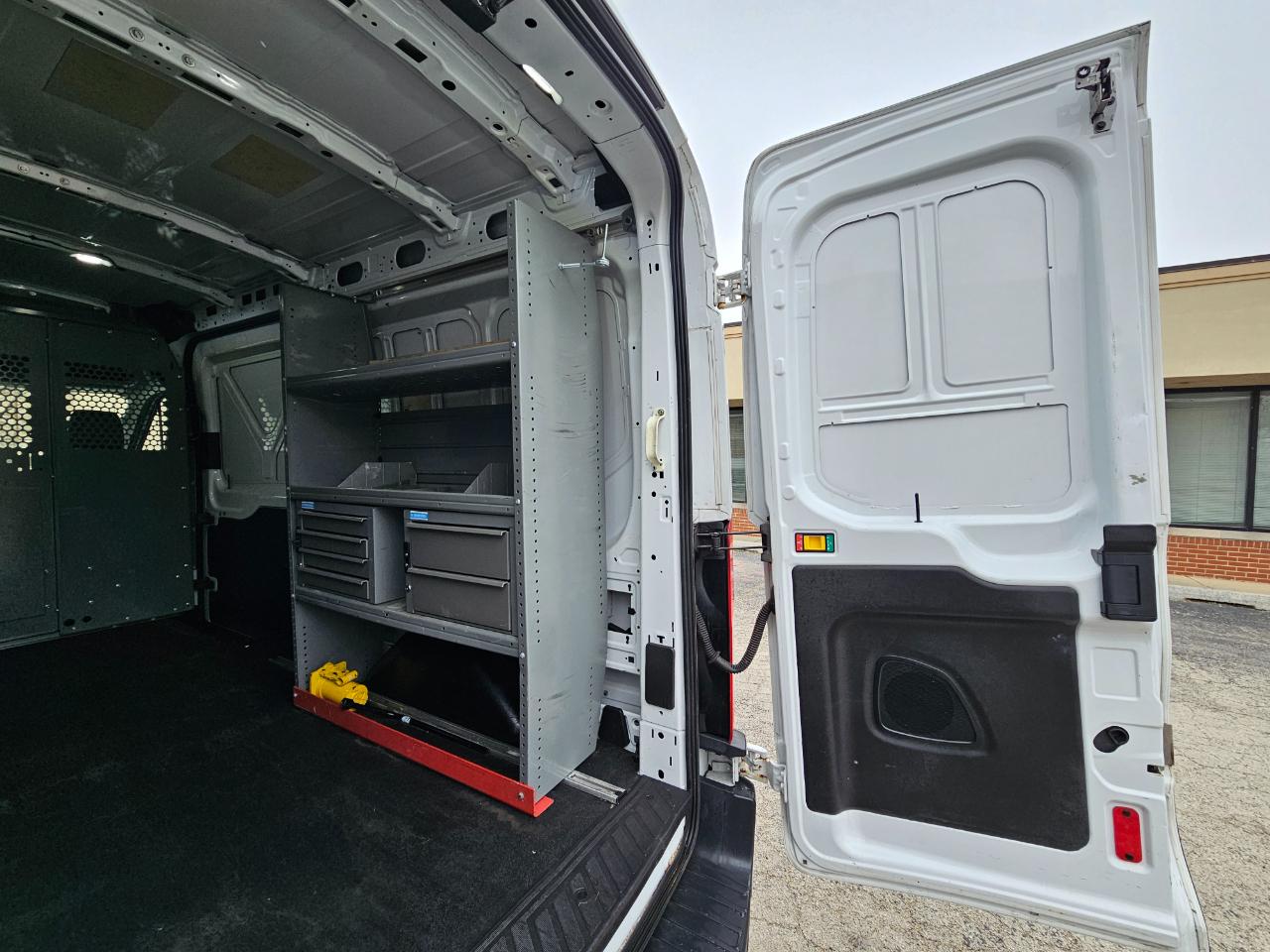 Ford Transit Van T-250 148" Med Rf 9000 GVWR Sliding RH Dr 2018