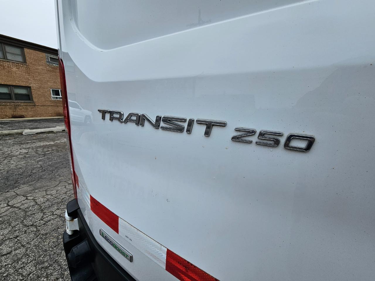 Ford Transit Van T-250 148" Med Rf 9000 GVWR Sliding RH Dr 2018