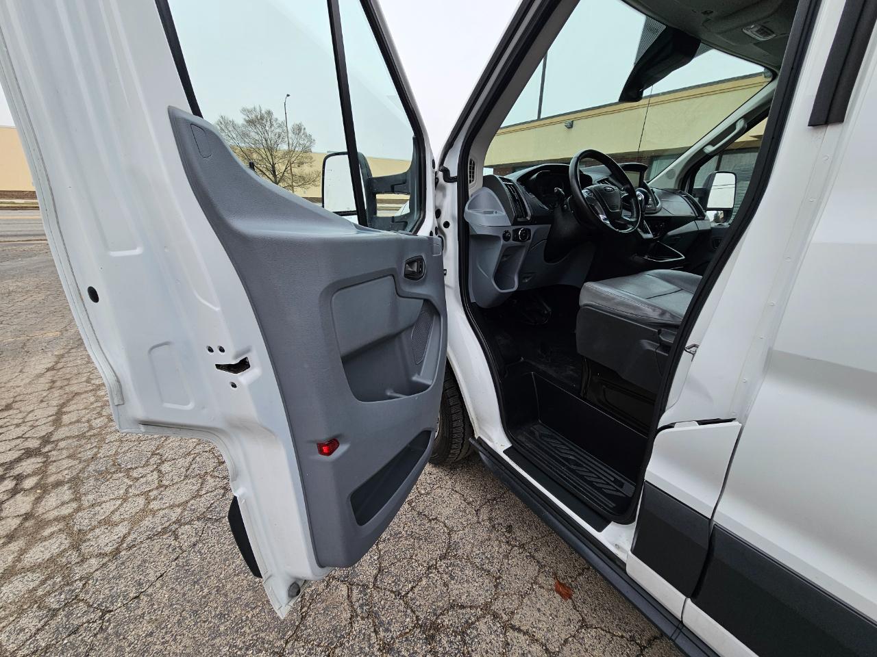 Ford Transit Van T-250 148" Med Rf 9000 GVWR Sliding RH Dr 2018