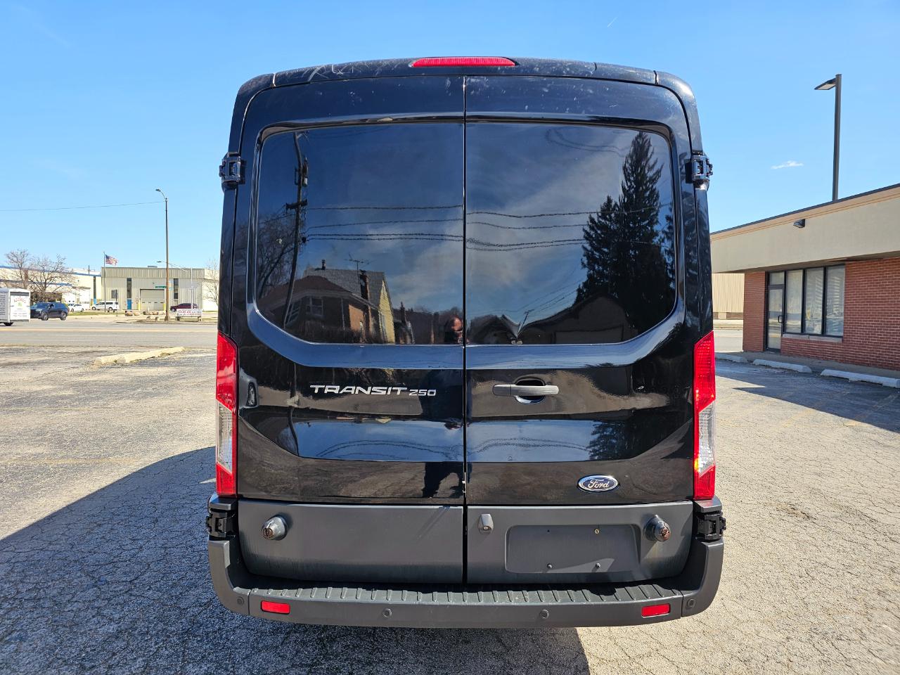 Ford Transit Van T-250 148" Med Rf 9000 GVWR Sliding RH Dr 2017