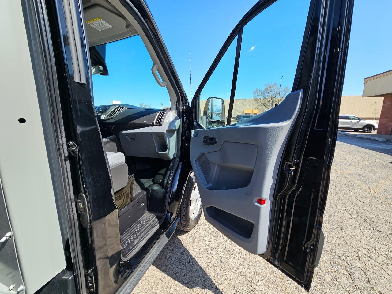 Ford Transit Van T-250 148" Med Rf 9000 GVWR Sliding RH Dr 2017