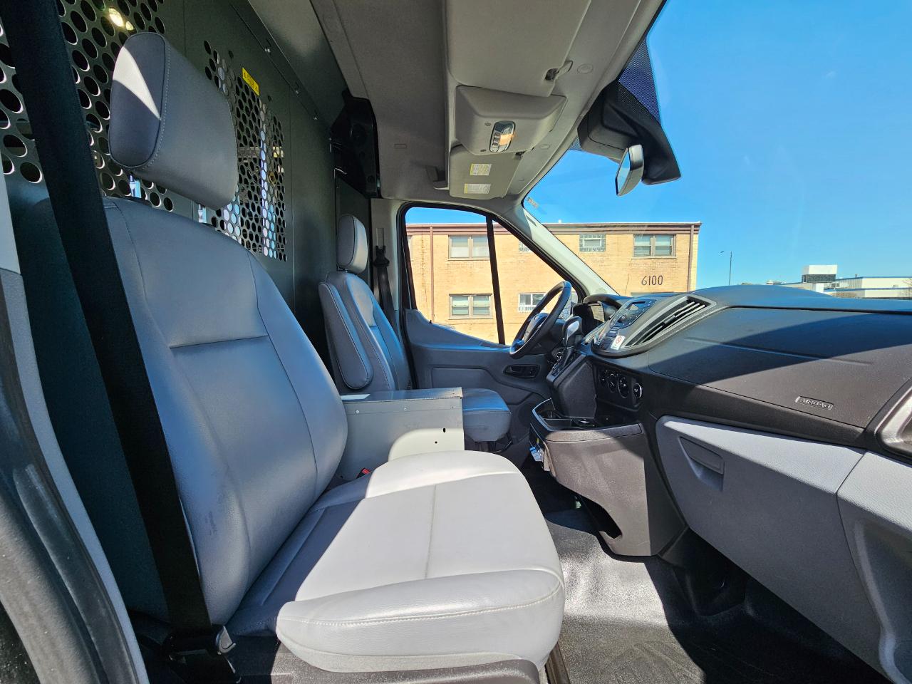 Ford Transit Van T-250 148" Med Rf 9000 GVWR Sliding RH Dr 2017