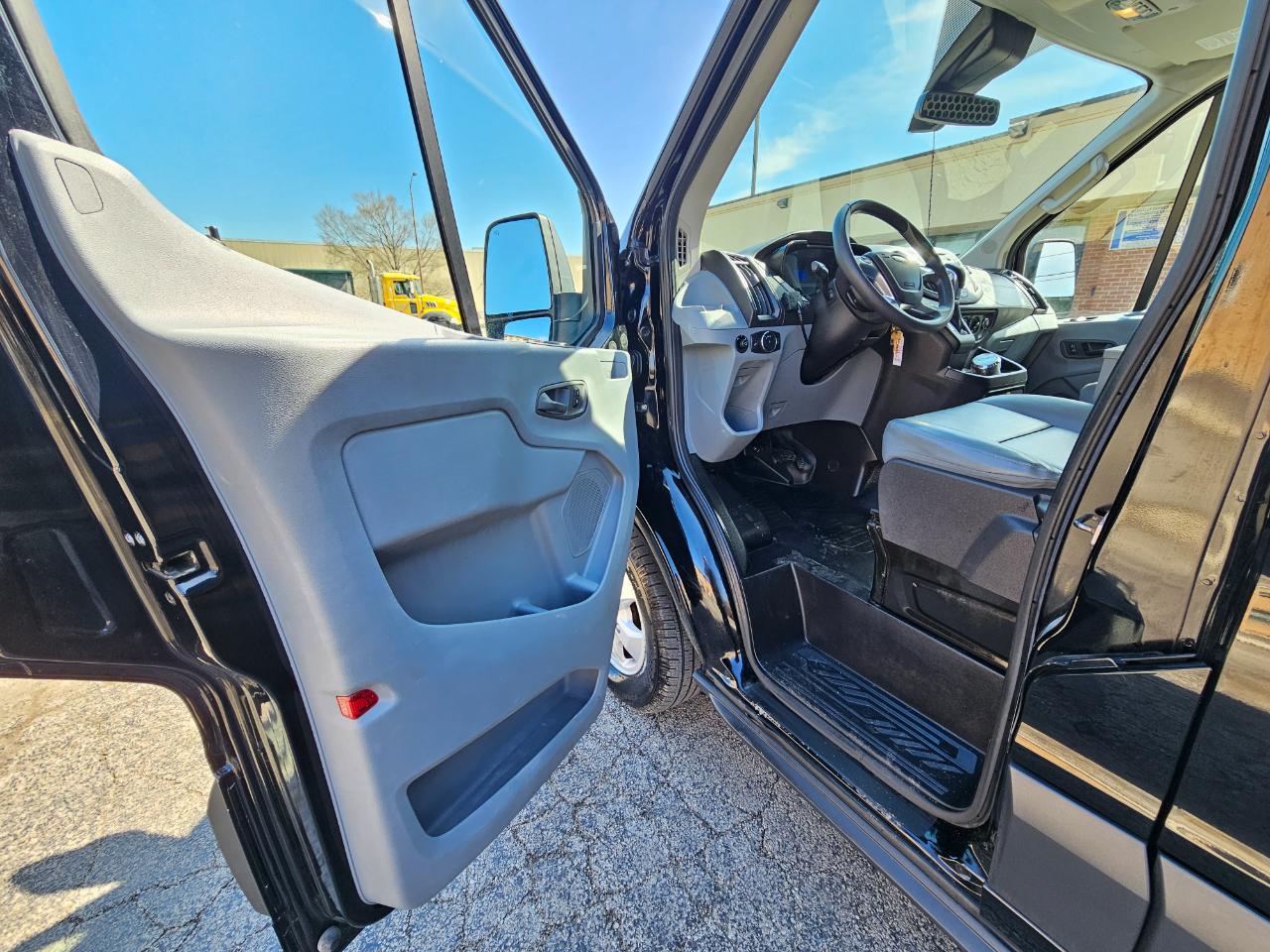 Ford Transit Van T-250 148" Med Rf 9000 GVWR Sliding RH Dr 2017