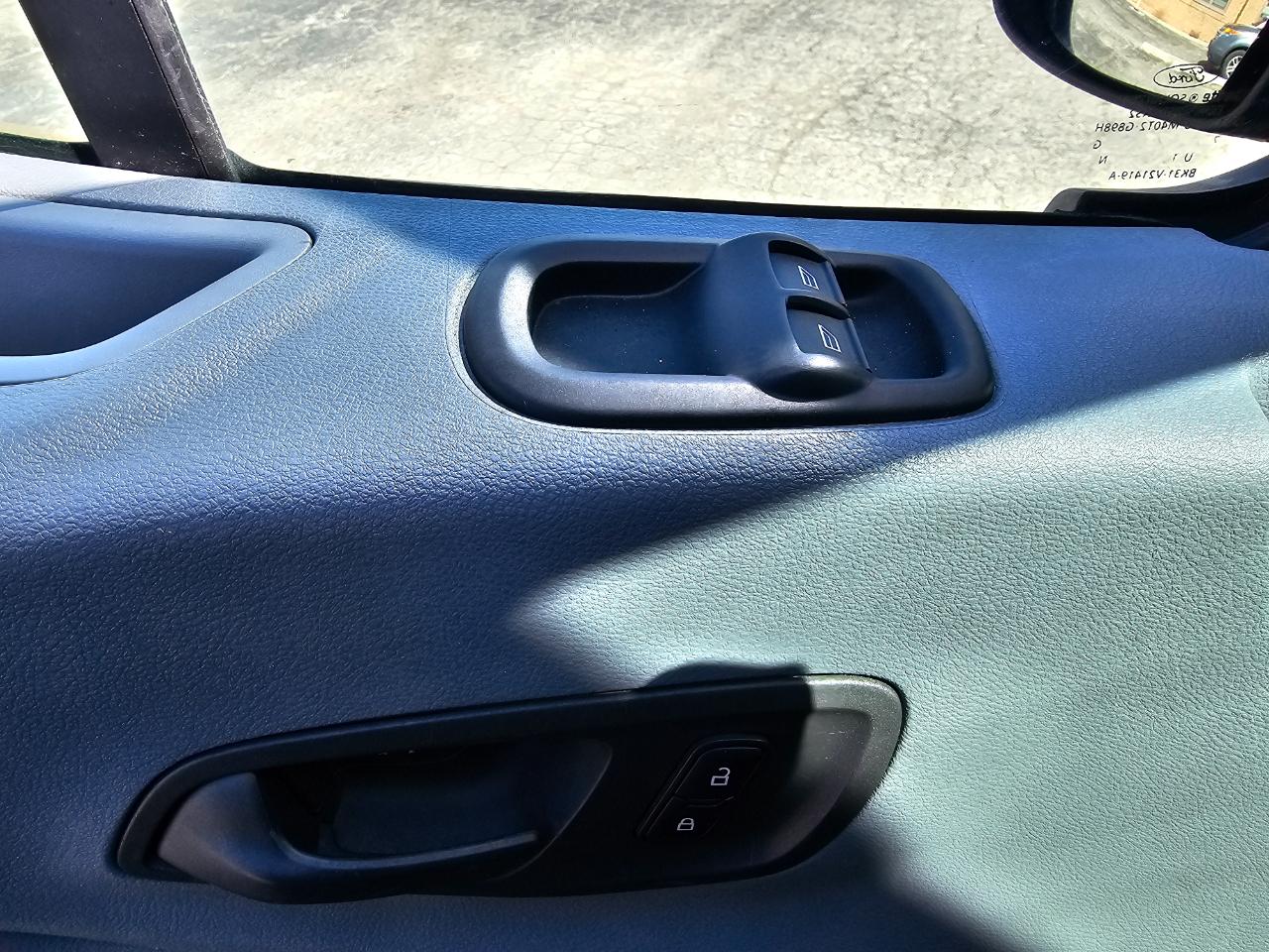 Ford Transit Van T-250 148" Med Rf 9000 GVWR Sliding RH Dr 2017