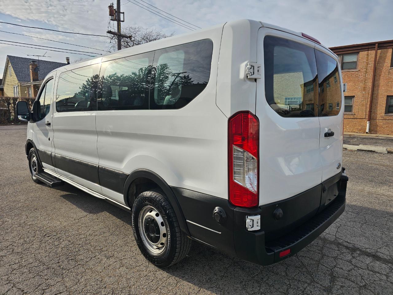 Ford Transit Passenger Wagon T-350 148" Low Roof XLT RWD 2020