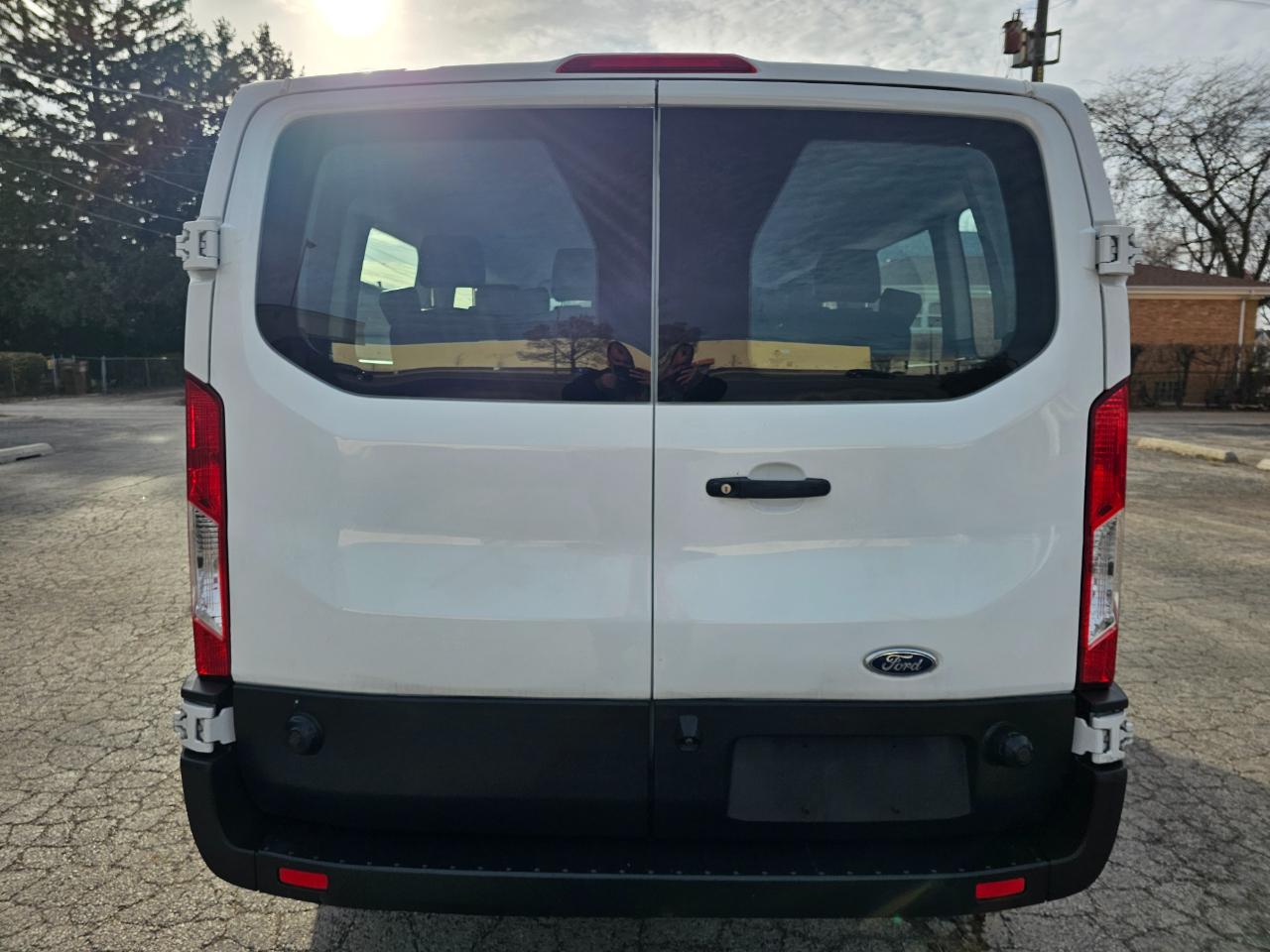 Ford Transit Passenger Wagon T-350 148" Low Roof XLT RWD 2020