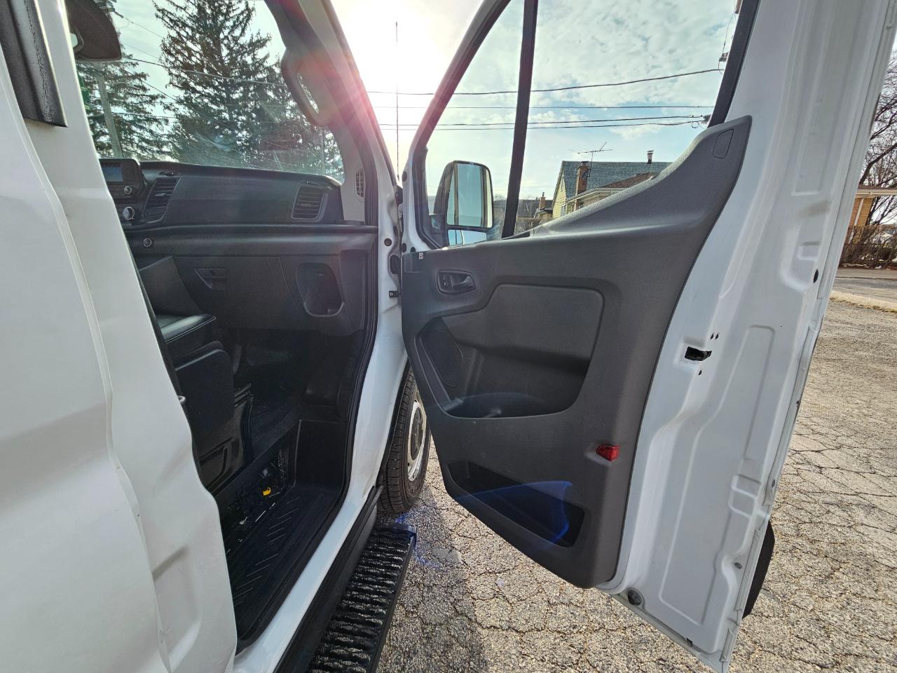 Ford Transit Passenger Wagon T-350 148" Low Roof XLT RWD 2020