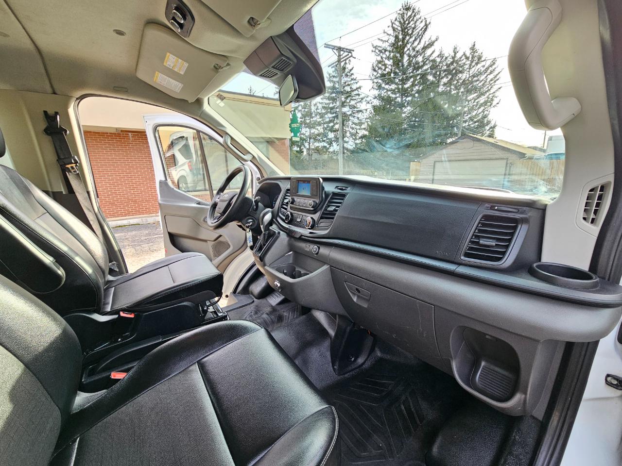 Ford Transit Passenger Wagon T-350 148" Low Roof XLT RWD 2020