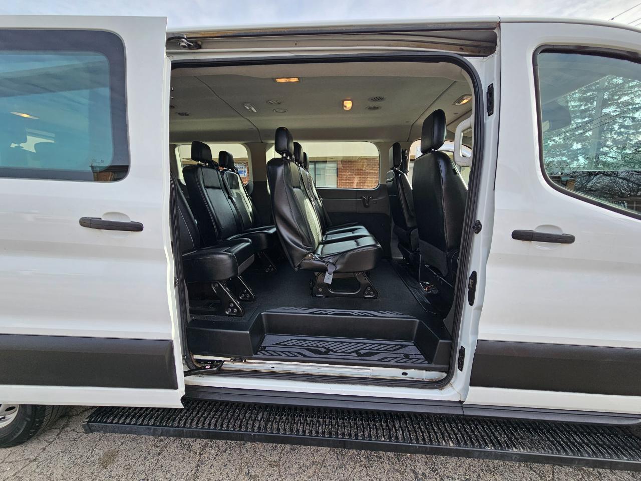 Ford Transit Passenger Wagon T-350 148" Low Roof XLT RWD 2020