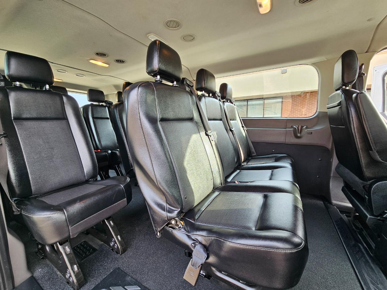 Ford Transit Passenger Wagon T-350 148" Low Roof XLT RWD 2020