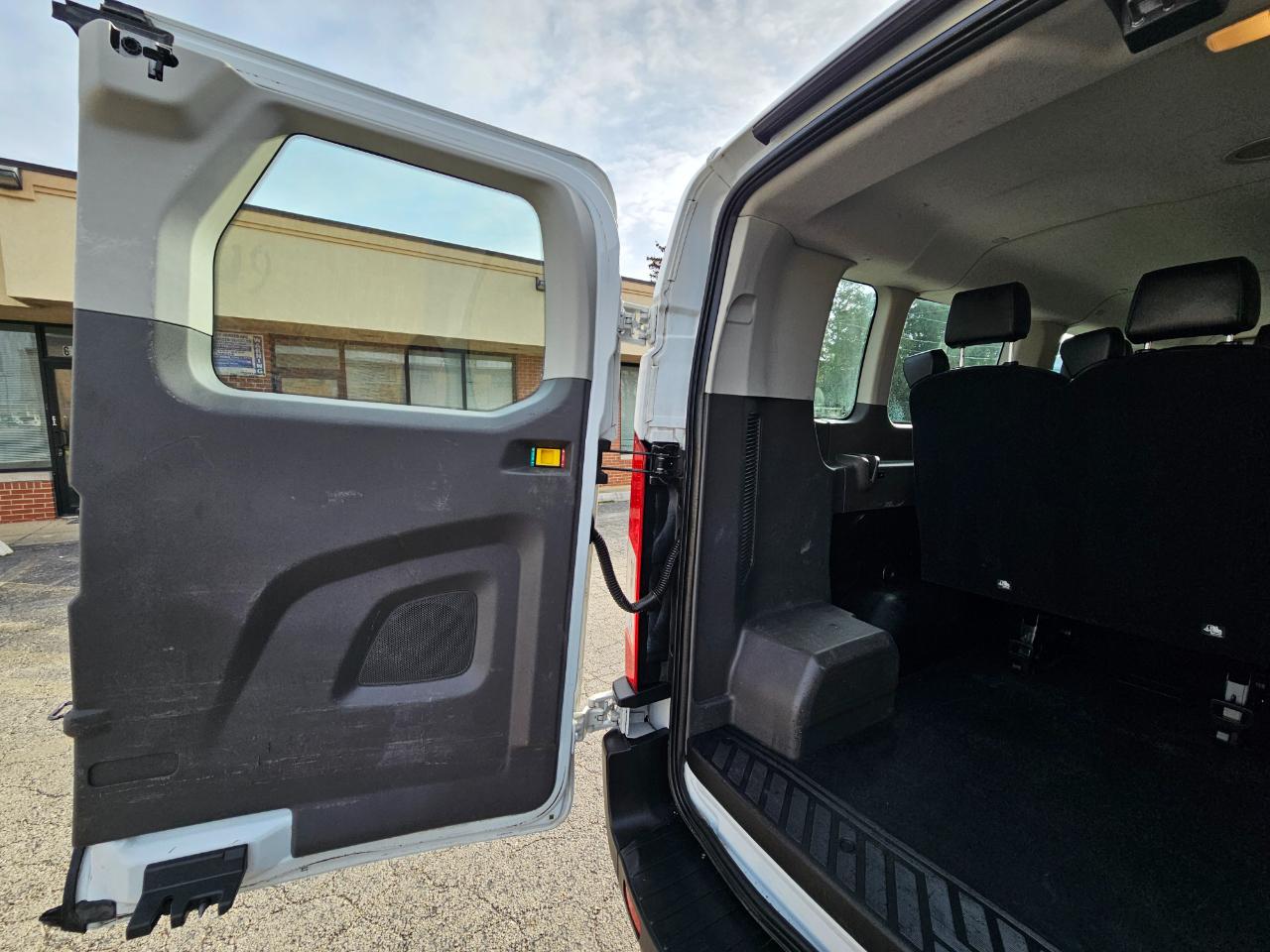 Ford Transit Passenger Wagon T-350 148" Low Roof XLT RWD 2020