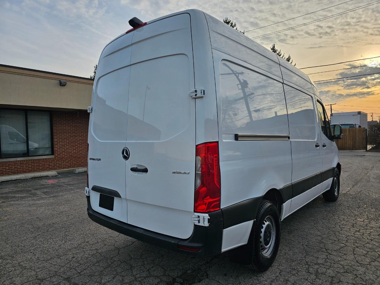 Mercedes-Benz Sprinter Cargo Van 2500 Standard Roof I4 Diesel 144" RWD 2023