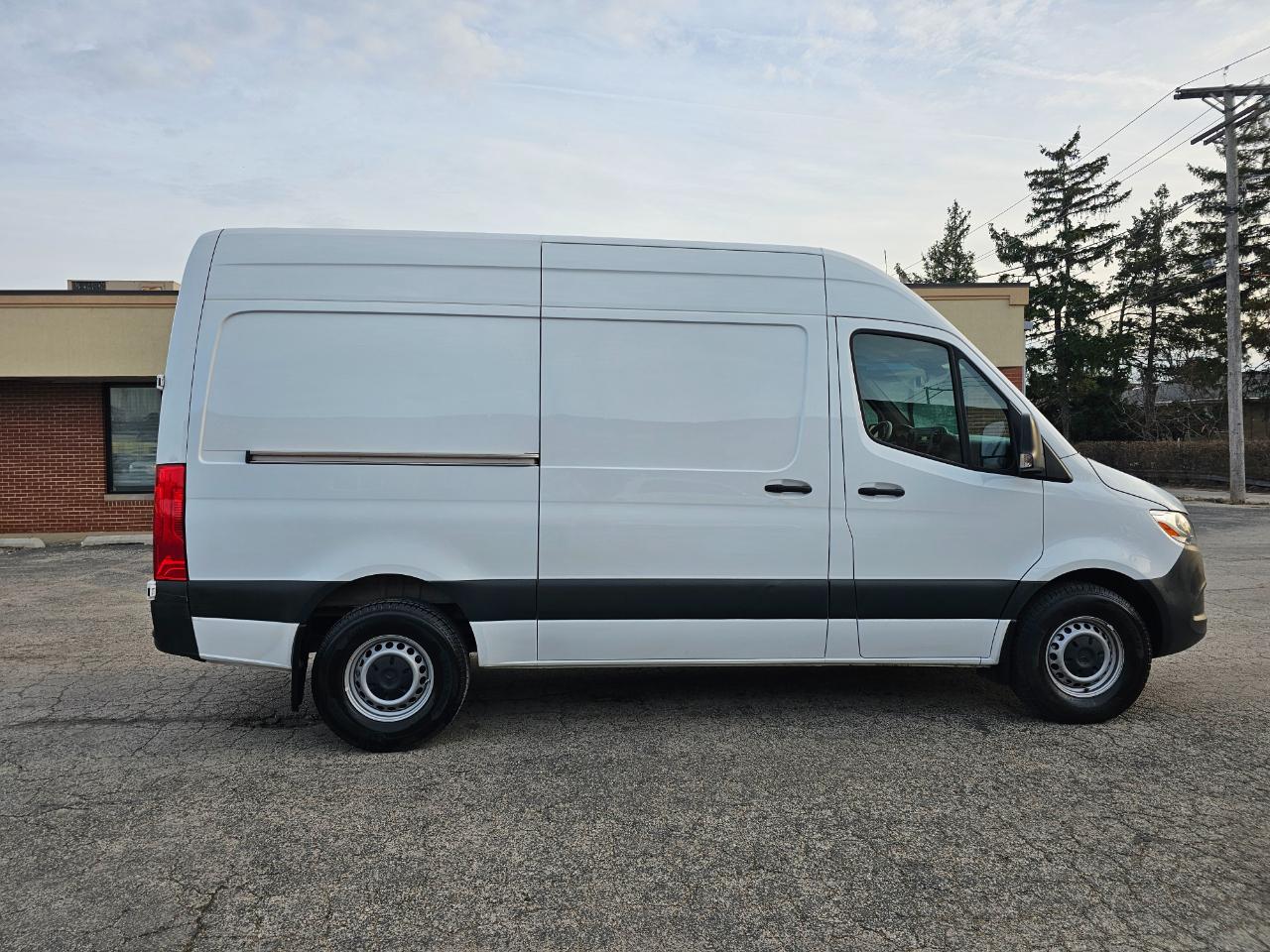 Mercedes-Benz Sprinter Cargo Van 2500 Standard Roof I4 Diesel 144" RWD 2023