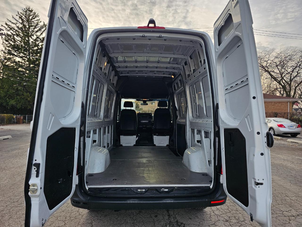 Mercedes-Benz Sprinter Cargo Van 2500 Standard Roof I4 Diesel 144" RWD 2023