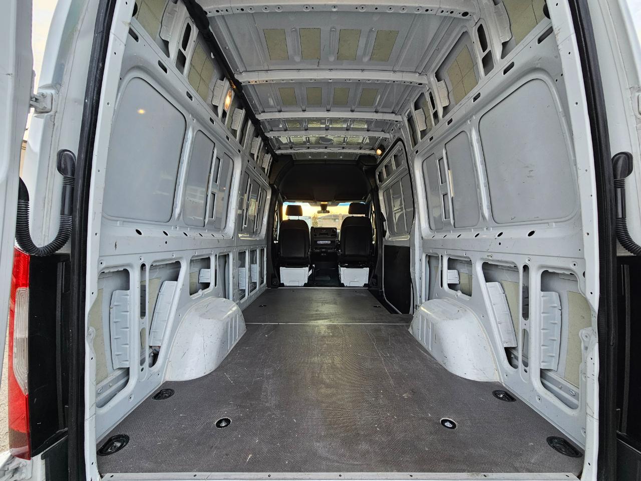 Mercedes-Benz Sprinter Cargo Van 2500 Standard Roof I4 Diesel 144" RWD 2023